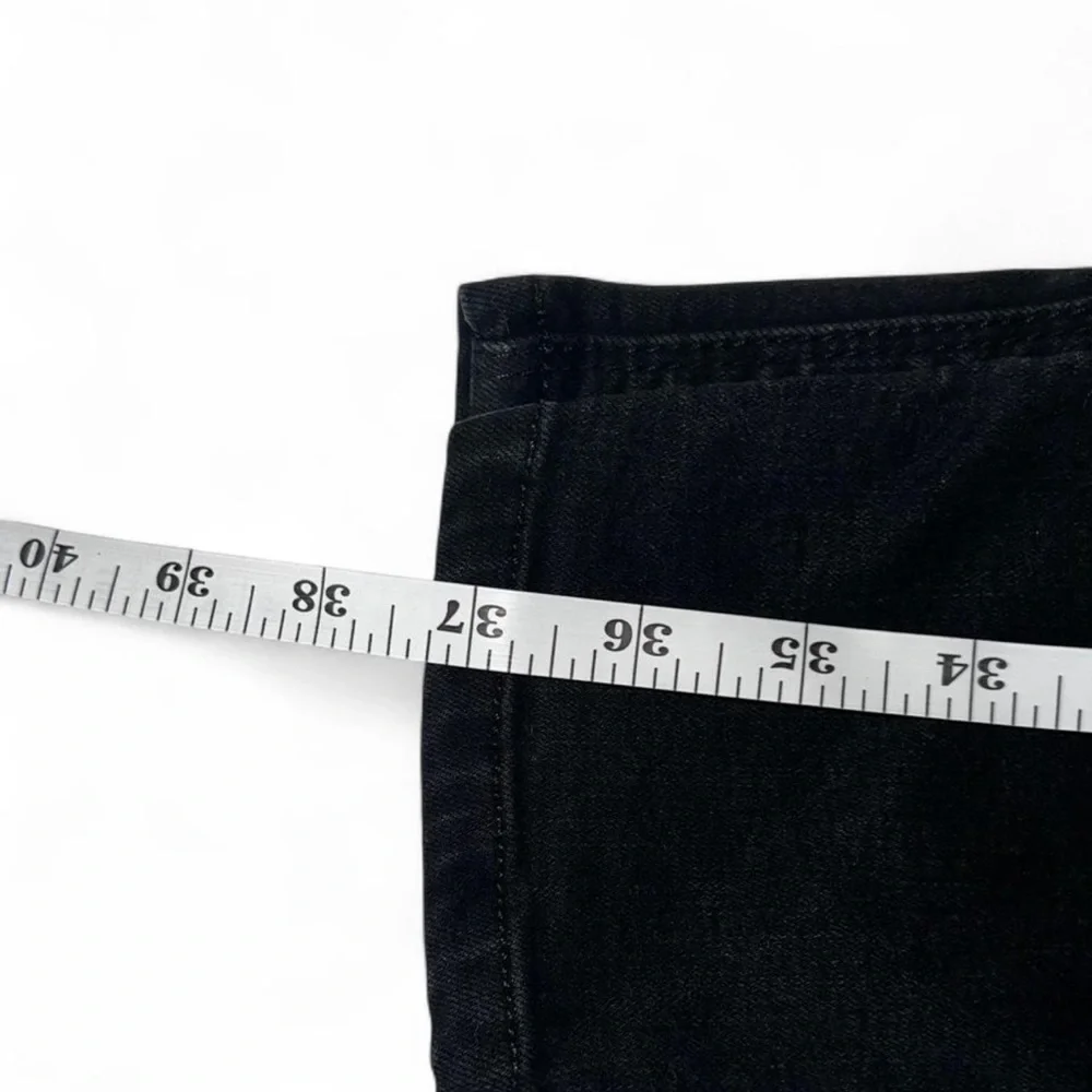 black, high-waisted skinny jeans from the brand JUSTBLACK.